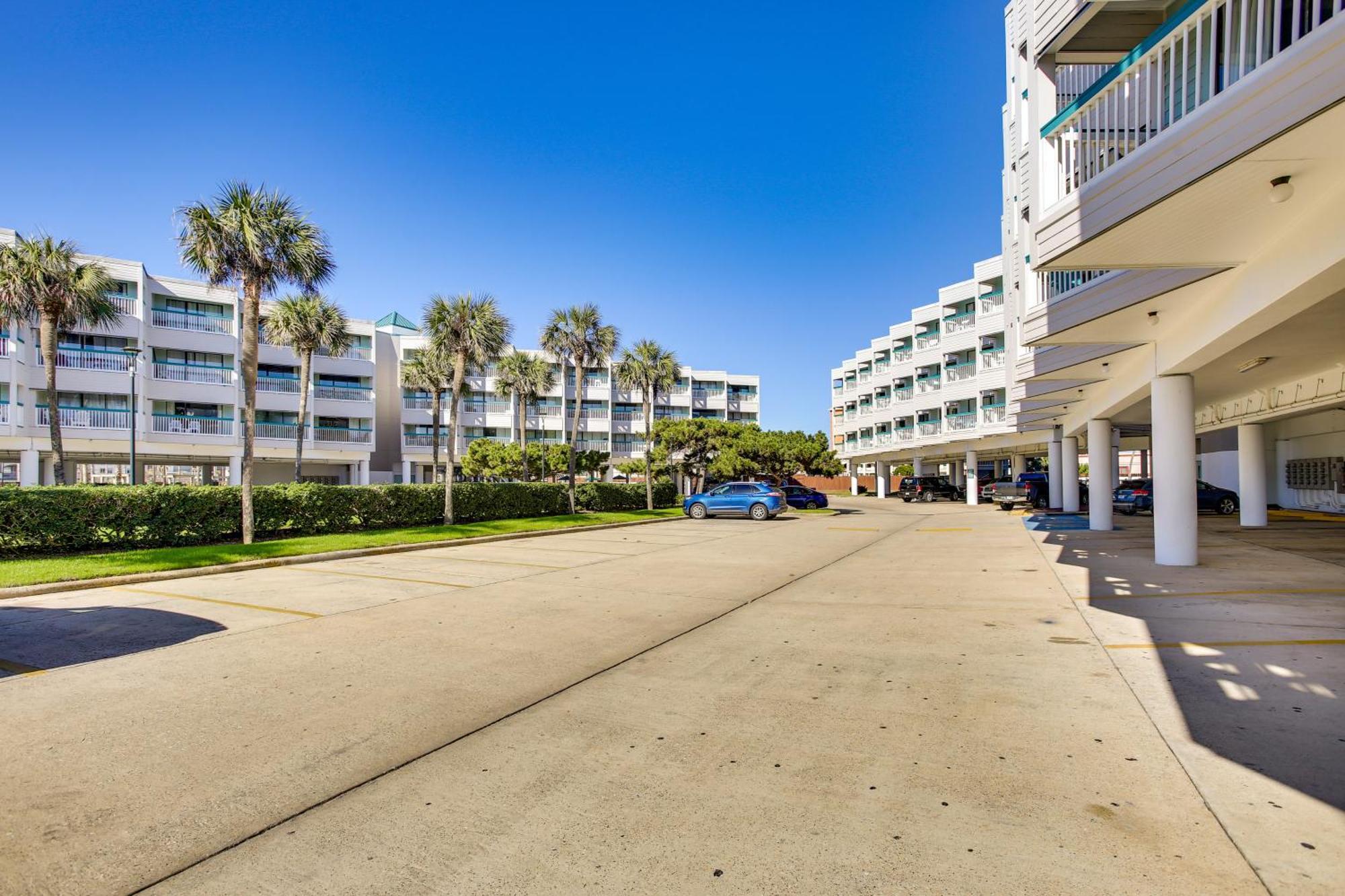 Galveston Retreat With Balcony And Gulf Views! Lejlighed Eksteriør billede