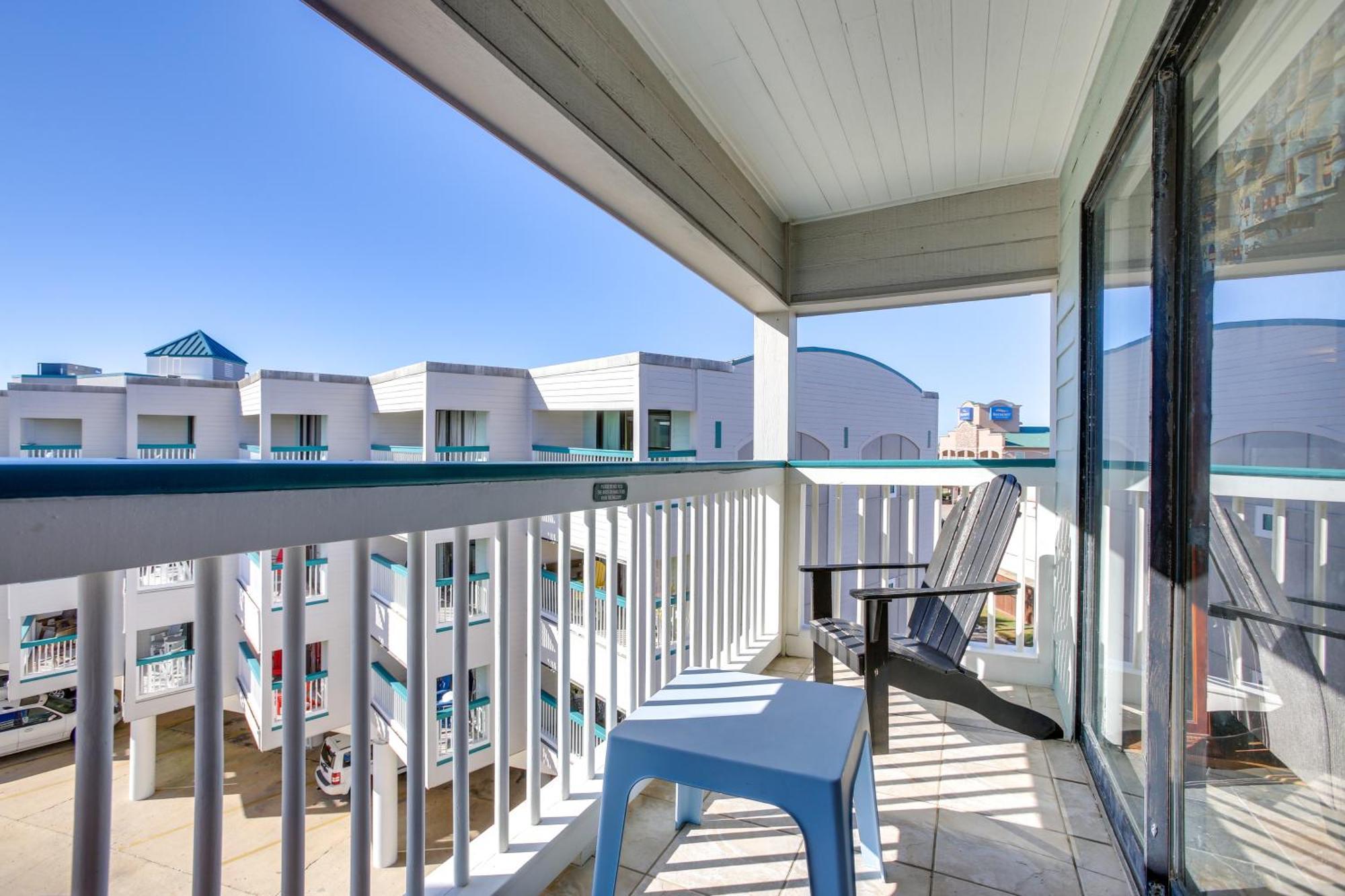 Galveston Retreat With Balcony And Gulf Views! Lejlighed Eksteriør billede