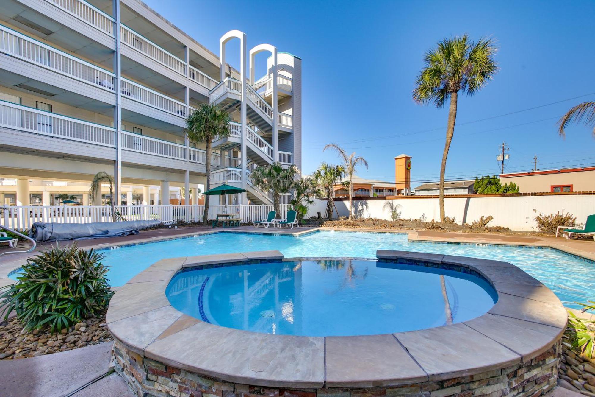 Galveston Retreat With Balcony And Gulf Views! Lejlighed Eksteriør billede