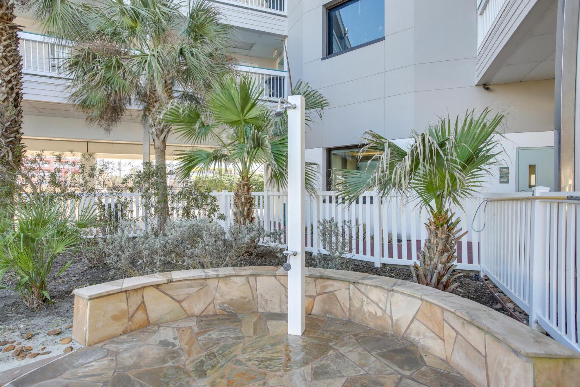 Galveston Retreat With Balcony And Gulf Views! Lejlighed Eksteriør billede