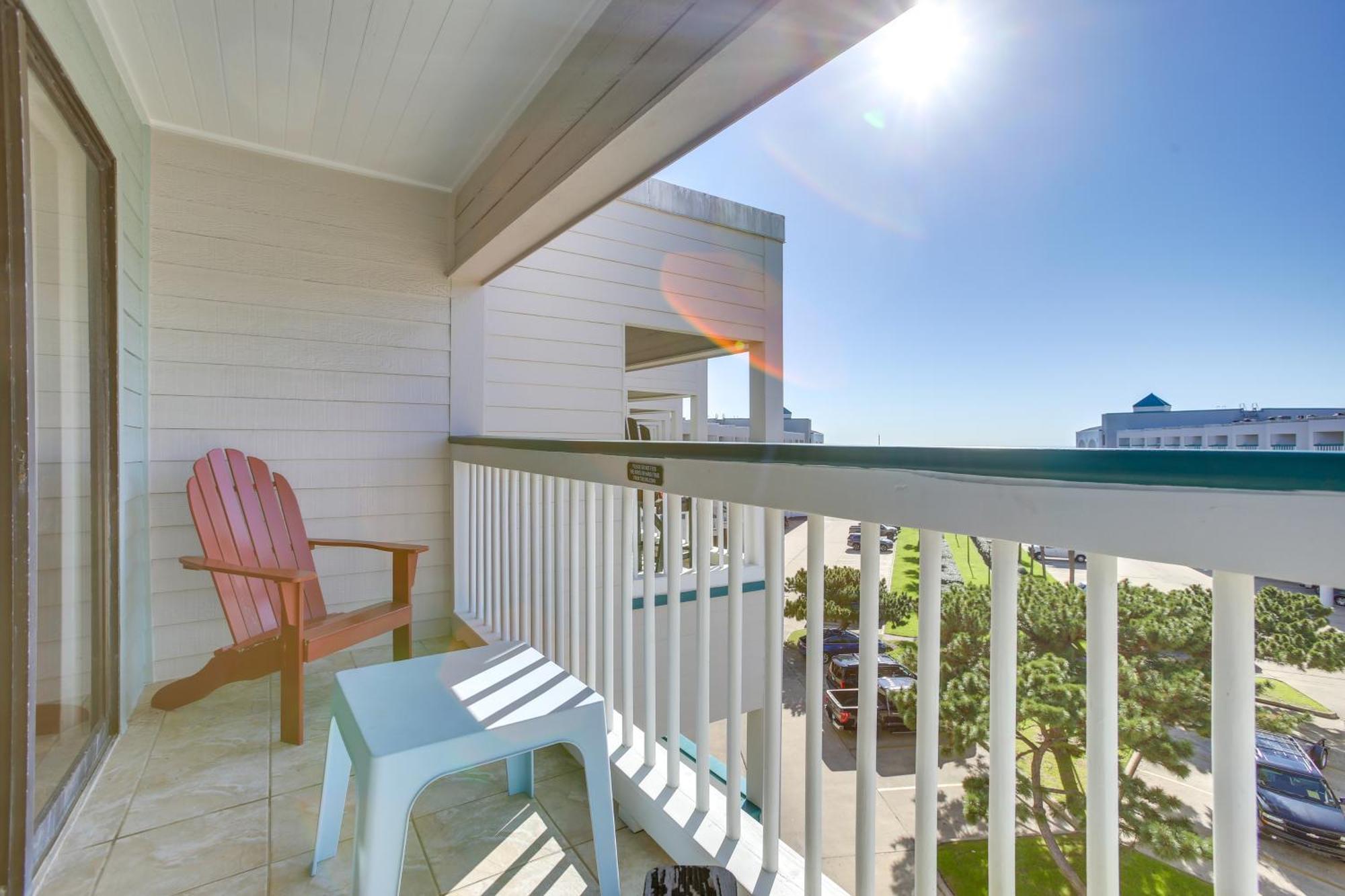 Galveston Retreat With Balcony And Gulf Views! Lejlighed Eksteriør billede