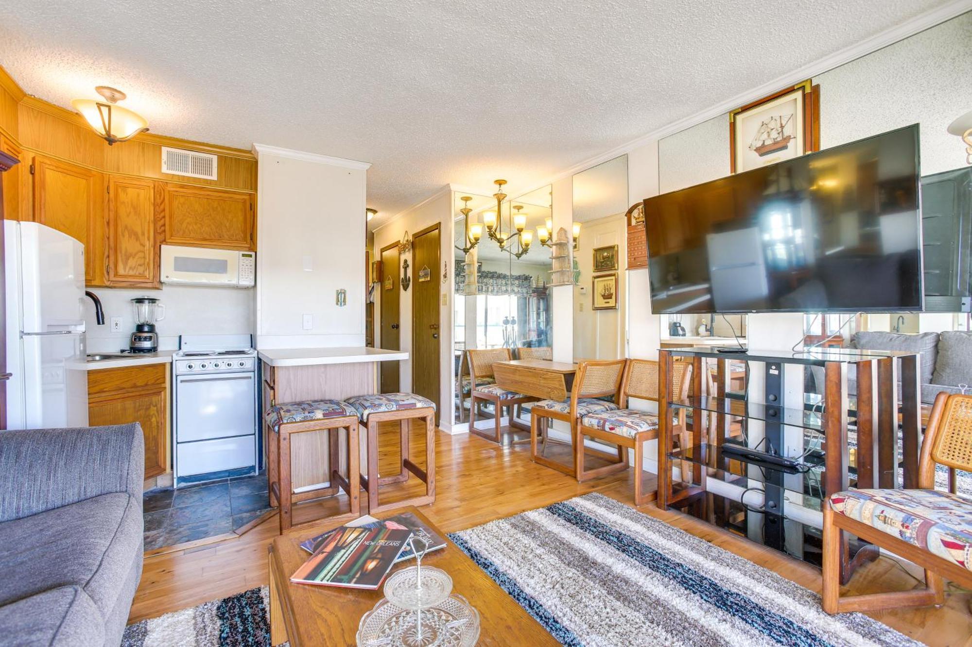 Galveston Retreat With Balcony And Gulf Views! Lejlighed Eksteriør billede